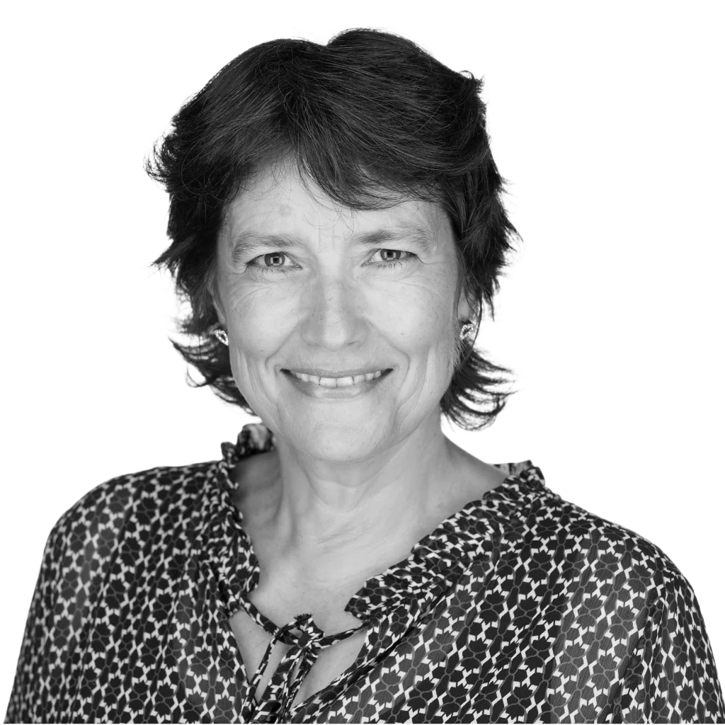 portrait en noir et blanc de Valérie Cionca, coach et formatrice en analyse transactionnelle et fluidité fonctionnelle